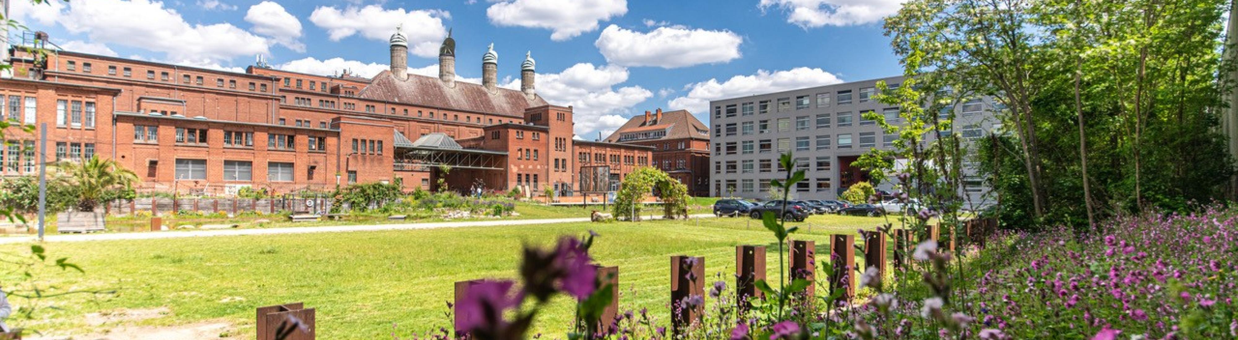 Blick auf den Garten einer ehemaligen Brauerei